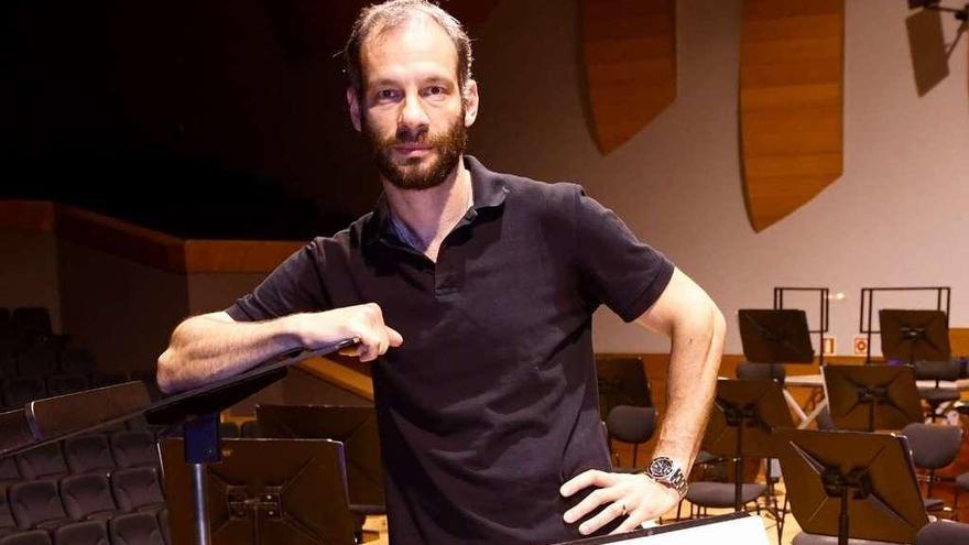 El director de la Orquesta Sinfónica de Galicia, Dima Slobodeniouk.