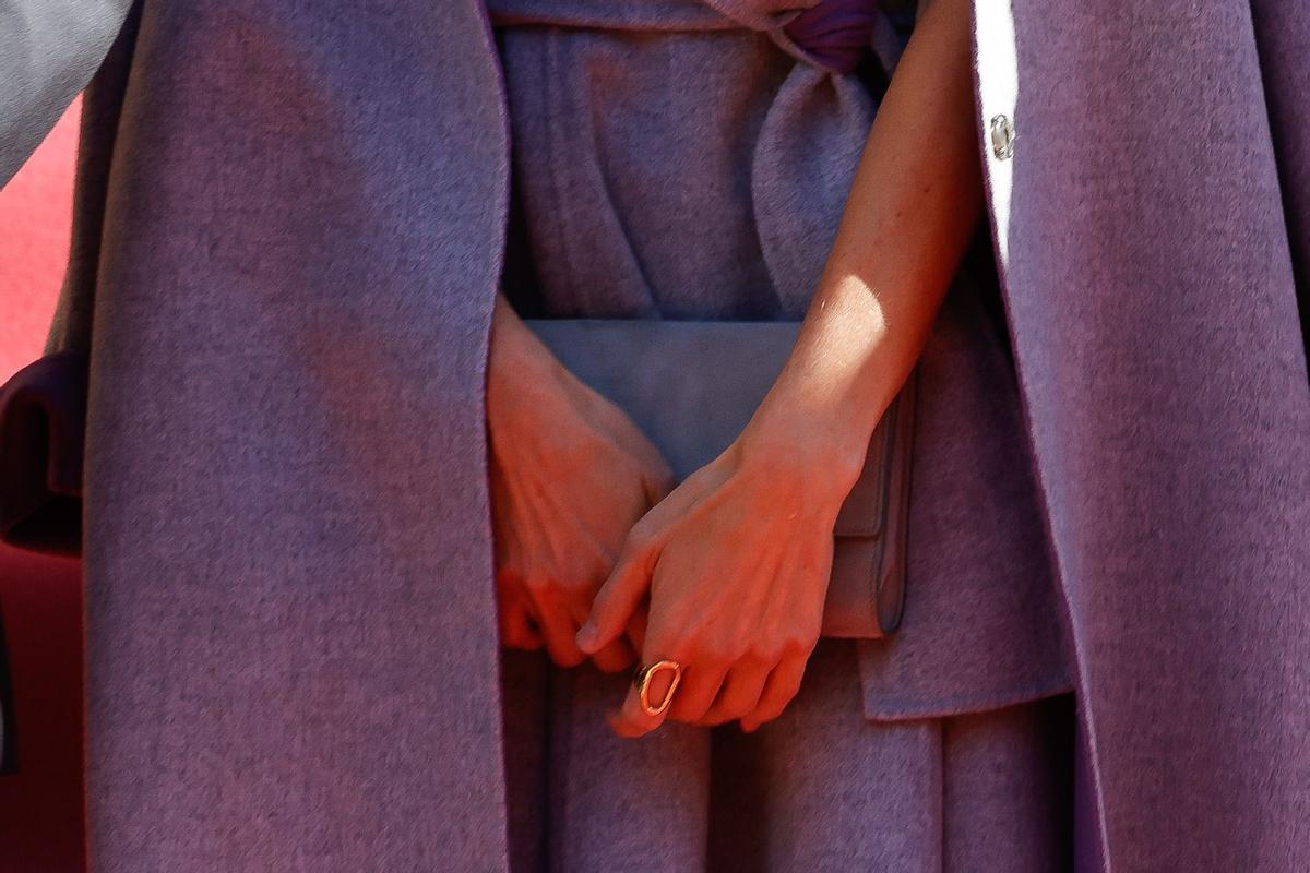 Detalle del anillo favorito de la reina Letizia