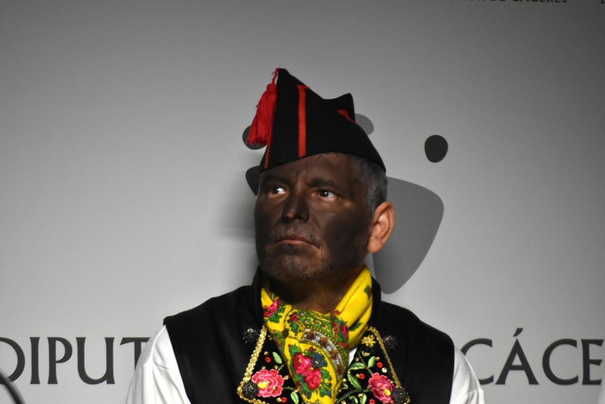 Fotogalería | Los Negritos de Montehermoso se presentan en la Diputación de Cáceres