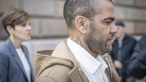 Dani Alves acude a firmar a la Audiencia de Barcelona para cumplir con las medidas impuestas para su libertad