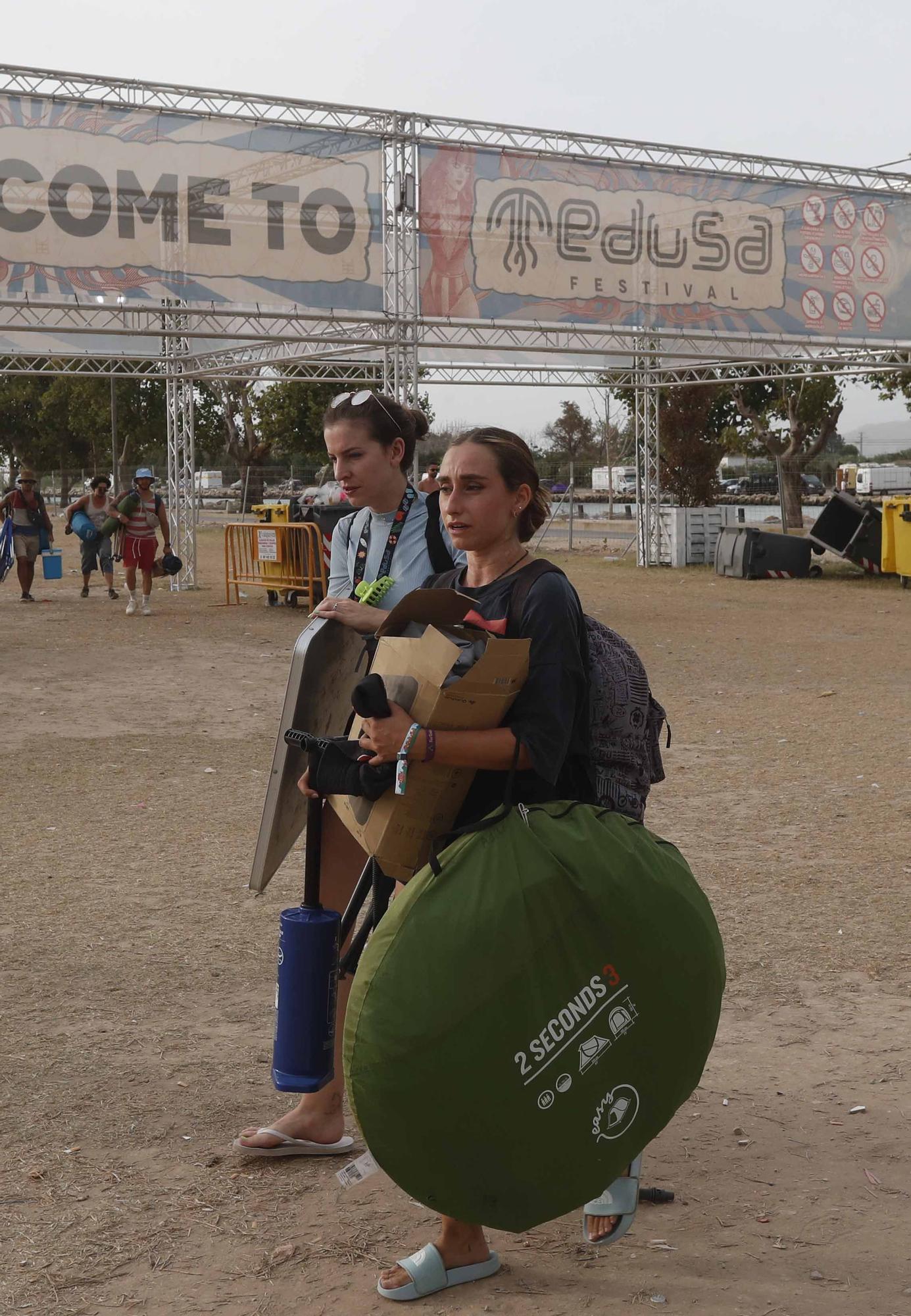 Los acampados en el Medusa comienzan a abandonar Cullera