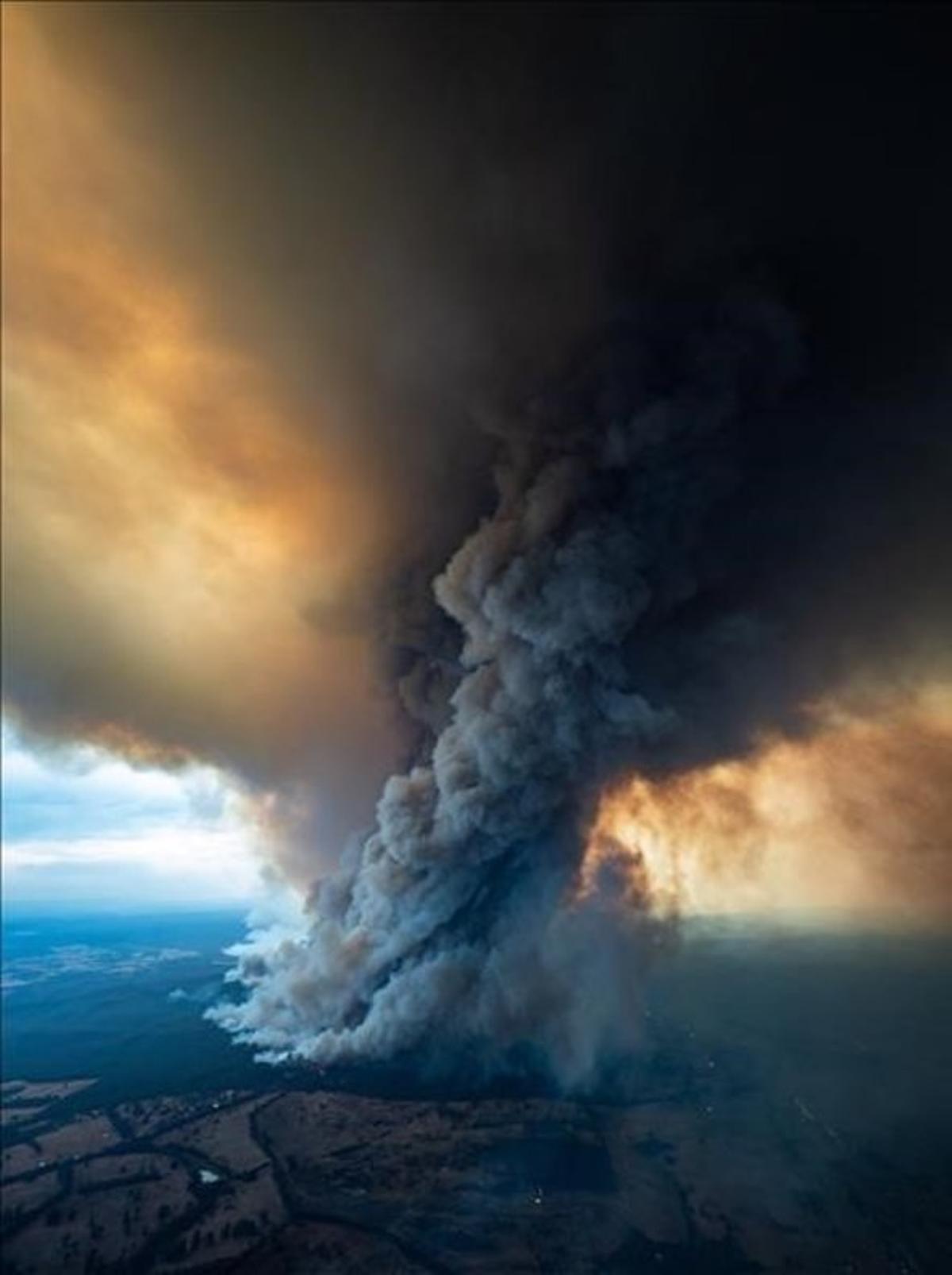 Un fuego activo en la región de Gippsland (Victoria).