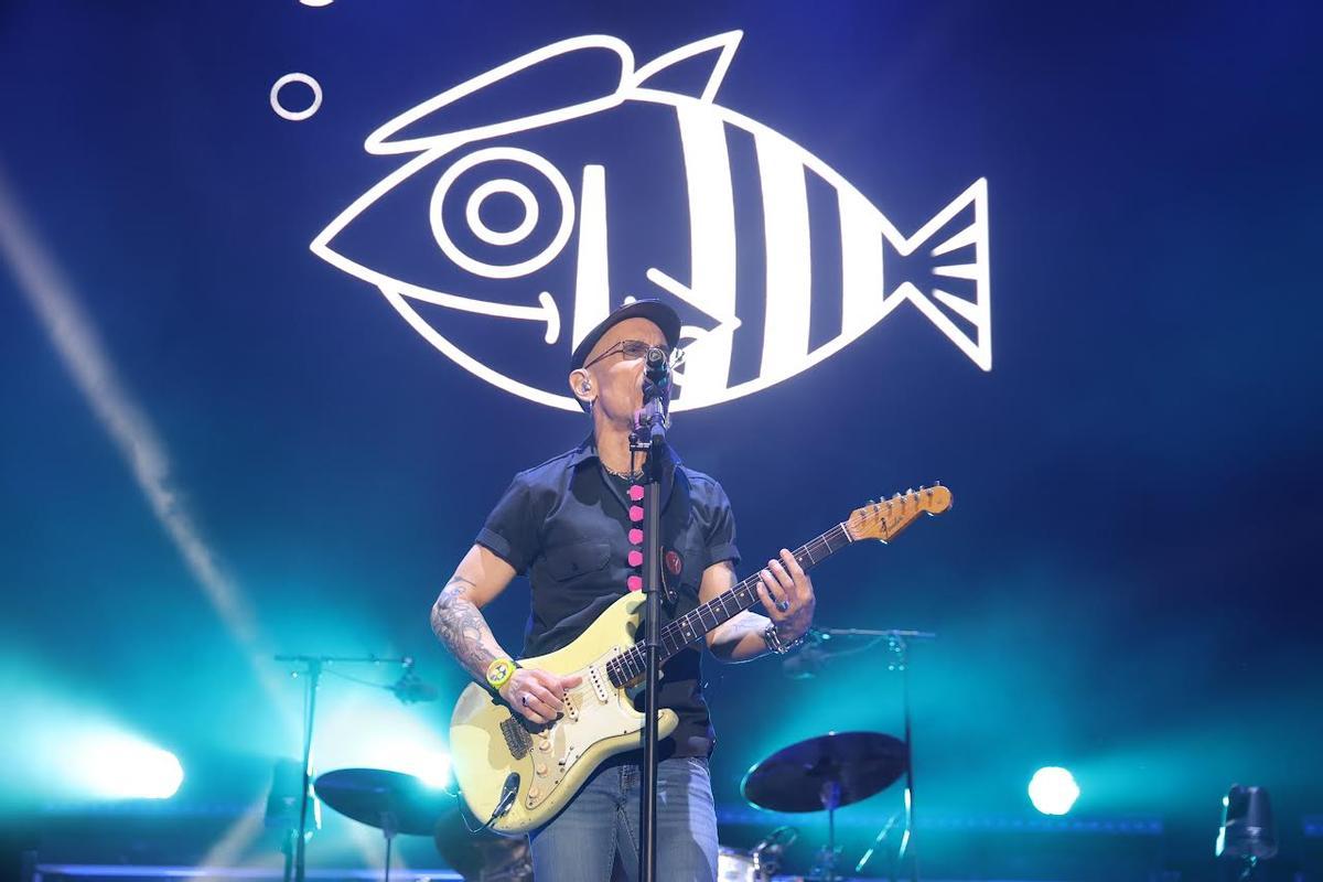 Fito y Fitipaldis sobre el escenario cacereño del Recinto Hípico.