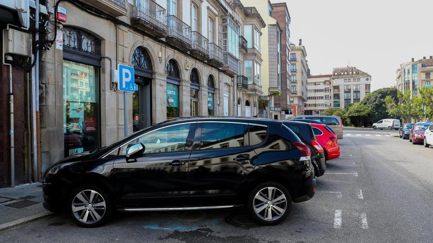 Una multa cada tres días en Vilagarcía por aparcar en plazas para personas con movilidad reducida