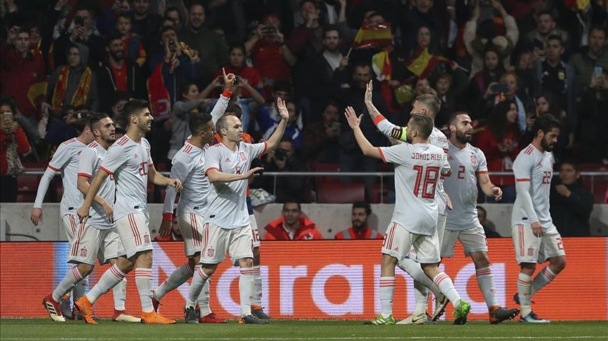 La Roja celebrando uno de los goles conseguidos ante Argentina