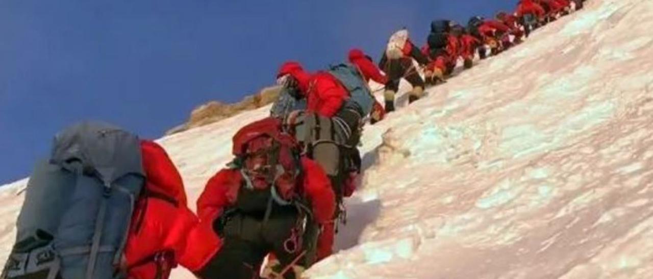 Cues d’alpinistes per coronar el K2 | DIARI DE GIRONA