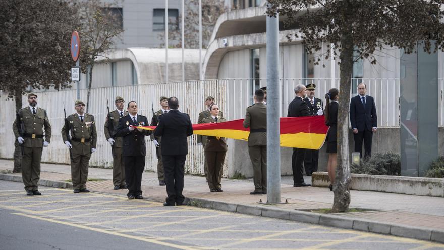 Galería | Así fue el acto de izado de bandera de la Policía Nacional en Cáceres