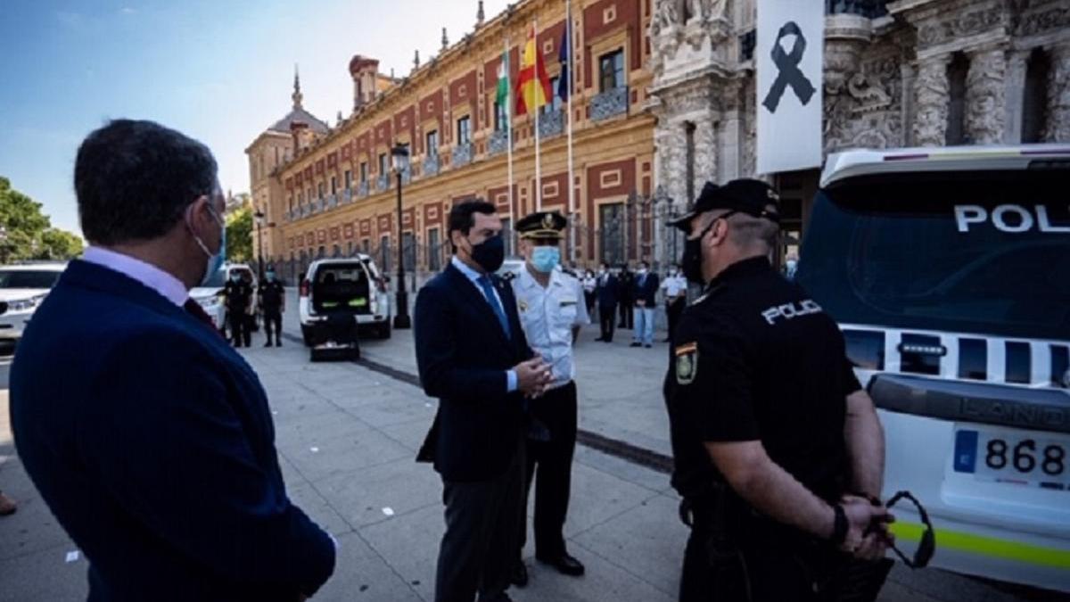 Juanma Moreno presentó ayer las nuevas unidades policiales.