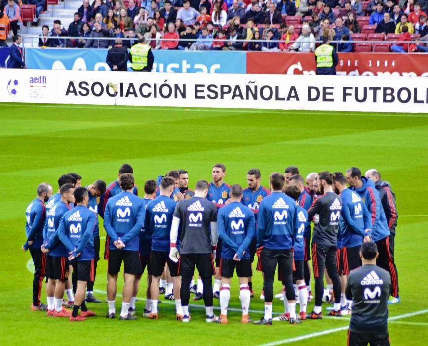 Lopetegui da la charla antes del entrenamiento ...