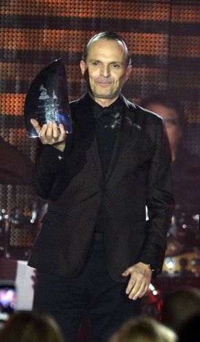  Miguel Bosé recoge el premio "Personalidad del año"