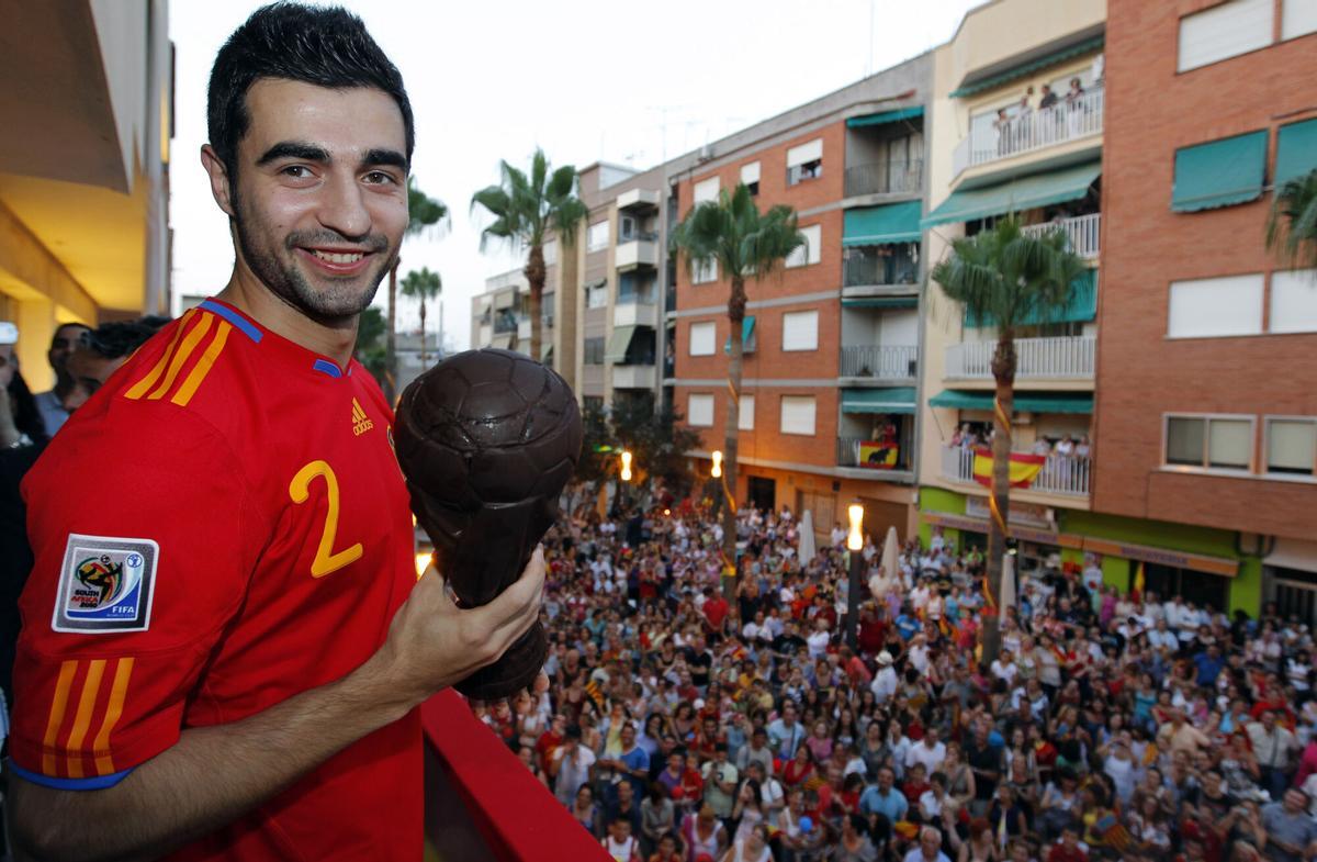 DEPORTES/// Raul Albiol recibe el homenaje de sus conciudadanos de Vilamarxant. Raúl Albiol. Fútbol. Jugadores. Recibimiento por sus paisanos de Vilamarxant tras ganar la Selección de España el campeonato del Mundial de Sudáfrica