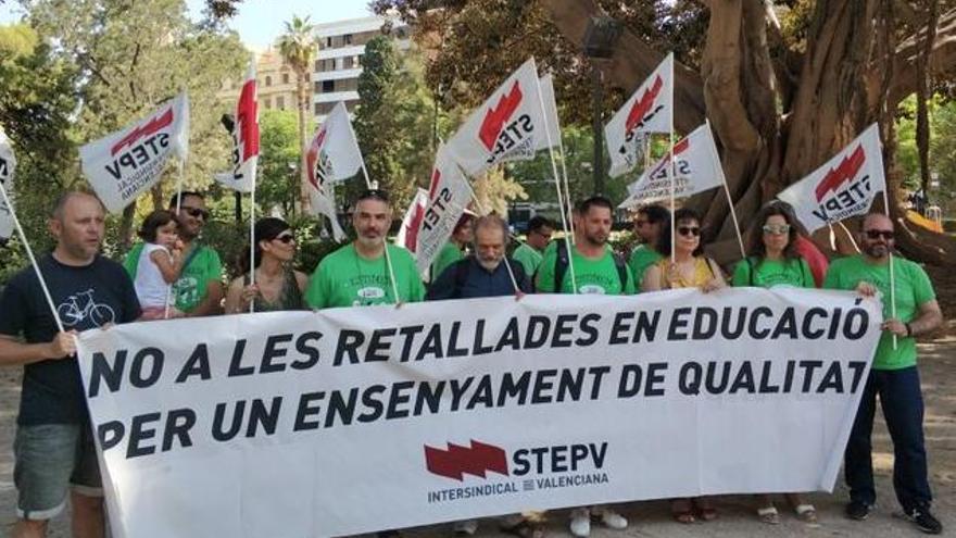 Miembros del Stepv manifestándose.