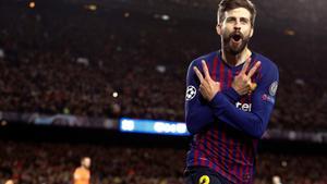 El defensa del FC Barcelona Gerard Piqué celebra su gol, cuarto del equipo ante el Olympique de Lyon, durante el partido de vuelta de los octavos de final de la Liga de Campeones que FC Barcelona y Olympique de Lyon juegan esta noche en el Camp Nou,