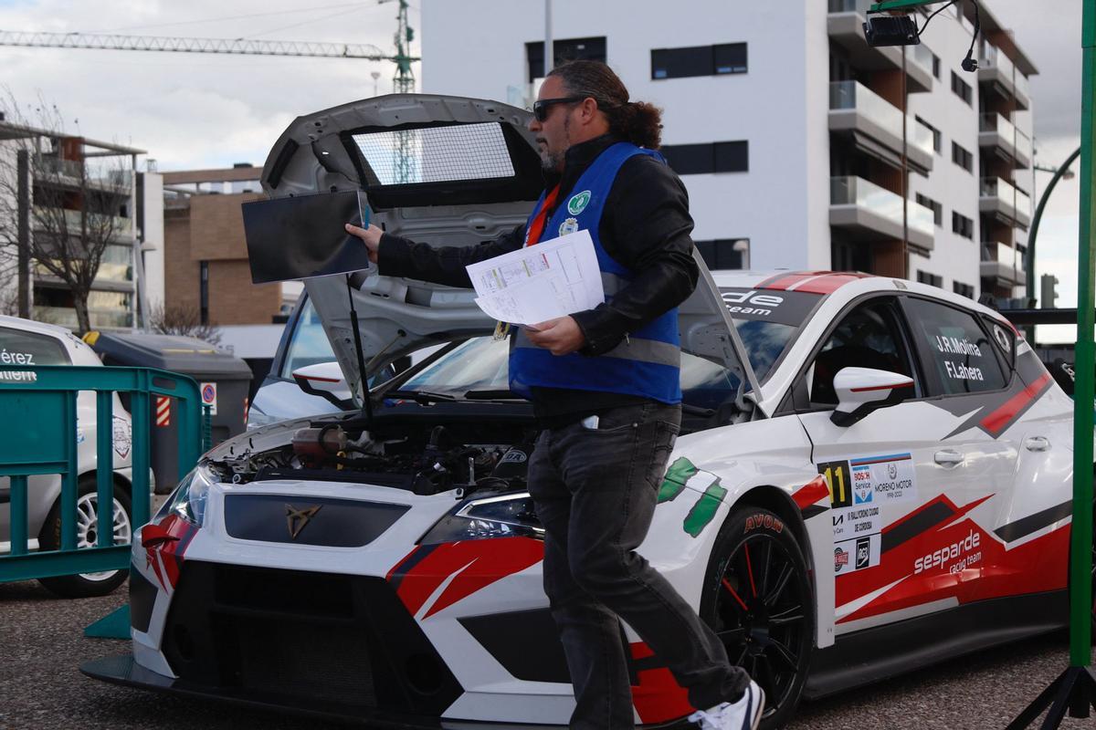 Verificaciones de los vehículos en el Rally-crono Ciudad de Córdoba.