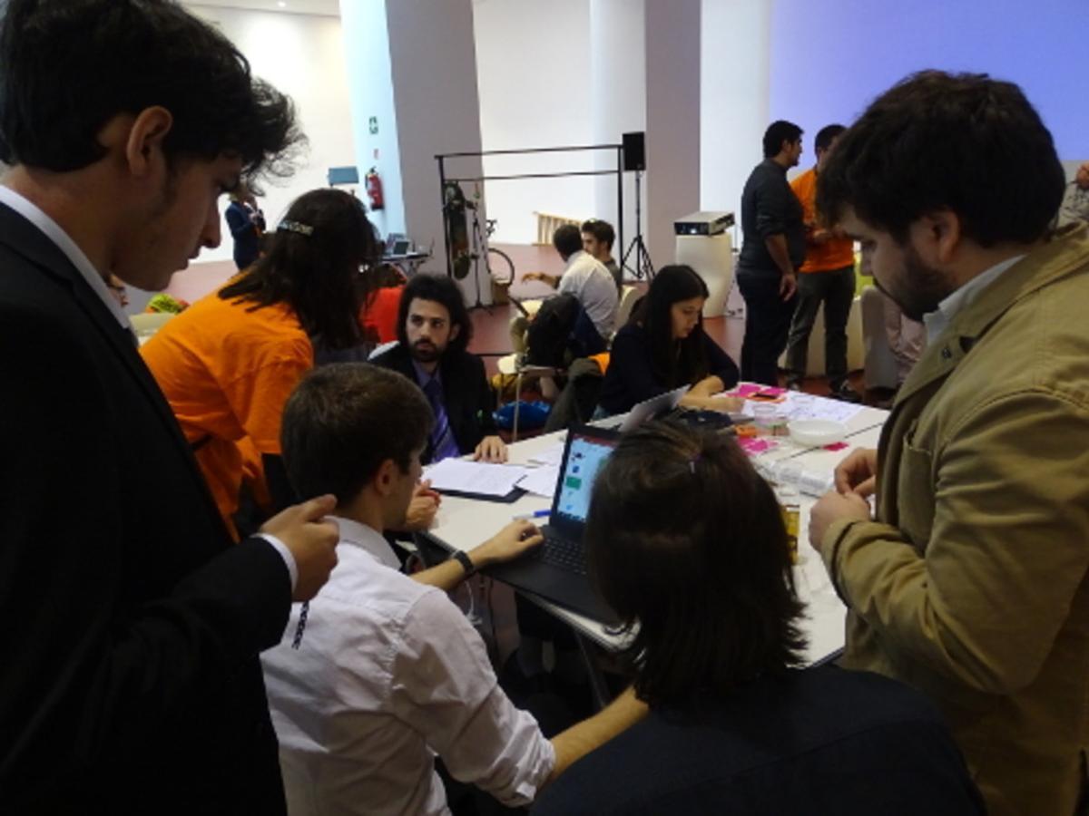 Participants del hackathon sobre mobilitat sostenible al Tecnocampus Mataró.