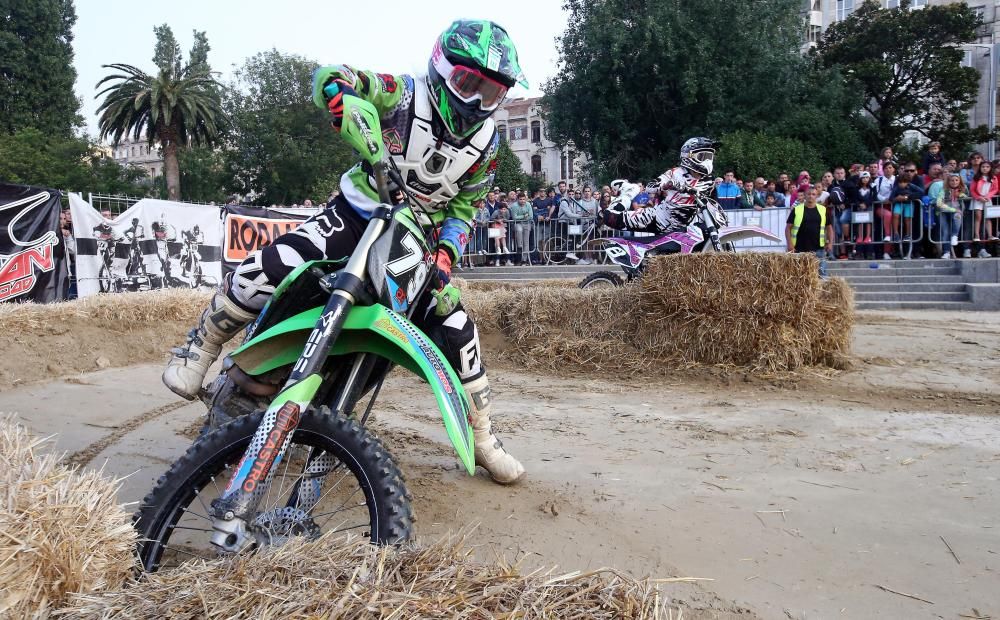 El festival de deporte urbano vuelve a dejar boquiabierta a los vigueses y a los turistas con un recital de piruetas, velocidad y adrenalina.