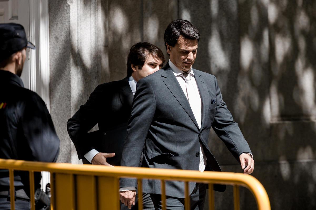 El novio de la presidenta de la Comunidad de Madrid, Alberto González Amador, a su salida del Tribunal Supremo (TS), a 23 de mayo de 2025, en Madrid (España)