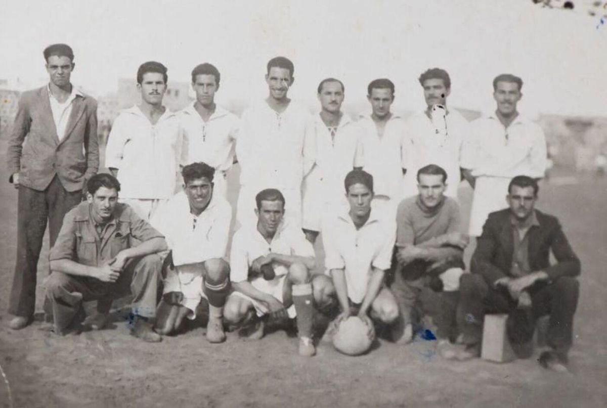 Jugadores del Club Deportivo Torrelavega de Arrecife (Lanzarote) en el año 1958, entre ellos, Meluco, Clemente, Pedro Arencibia, Domingo Cotorro, Óscar de León, Marcial, Graciliano, Juan Negrín y Pepe Quesada.