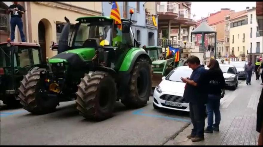 Manifestació de tractors davant la seu d'Hisenda