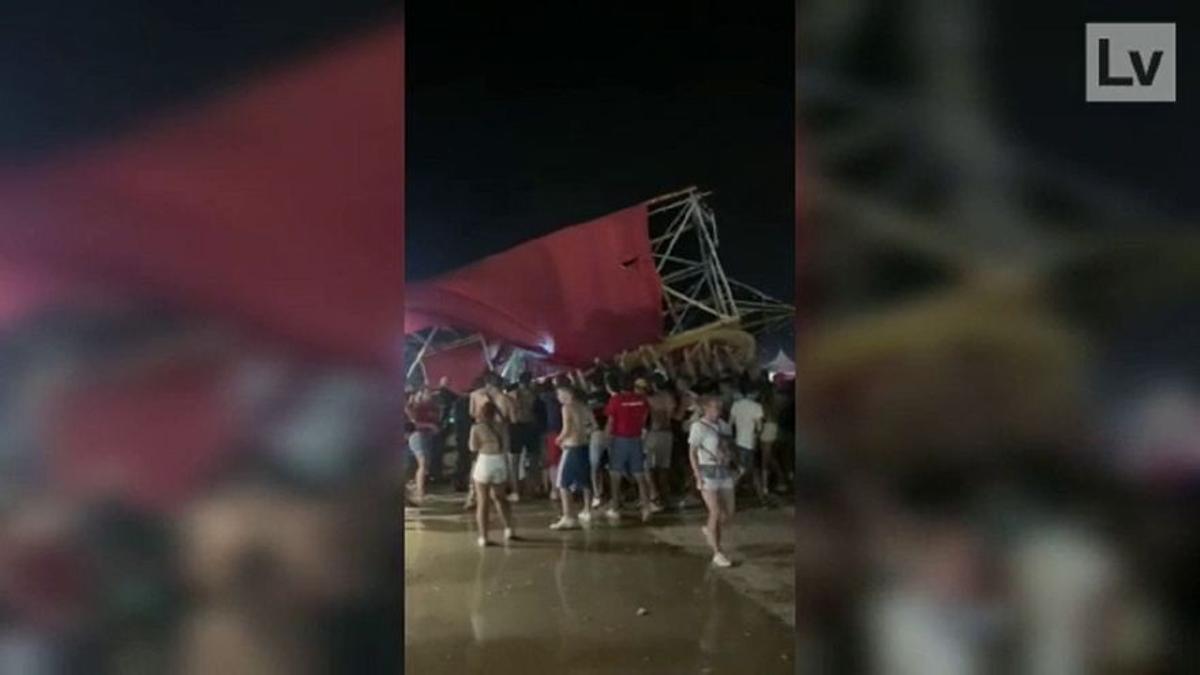 El momento en el que cae una de las estructuras del Medusa Festival de Cullera