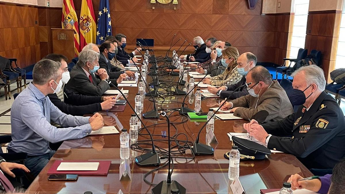 La delegada en Aragón, Rosa Serrano, ha advertido de que en cuatro días podrían empezar a faltar algunos productos si los paros continúan