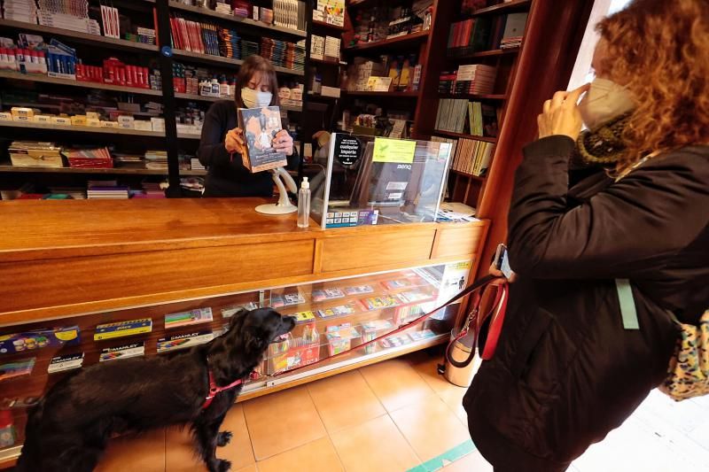 La librería El Águila, la más antigua de Tenerife, cumple 80 años