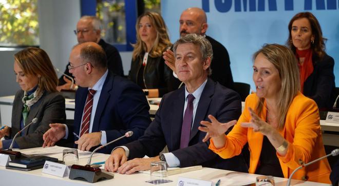 Feijóo reivindica Mazón com a víctima d’una "cacera política i personal"