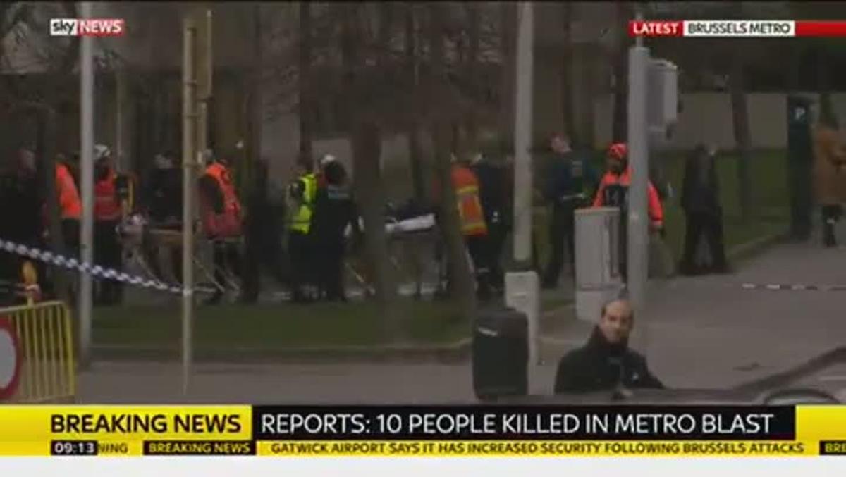 Vídeo de Twitter de SkyNews en què es mostren els voltants del metro després de l’atemptat.
