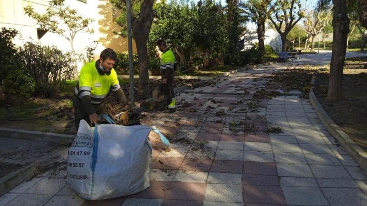 Tareas de limpieza en los barrios de Cartagena | AYTO. CARTAGENA
