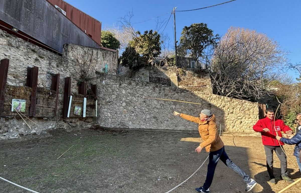 Taller de caça amb estris que utilitzaven els Neandertals | MVD