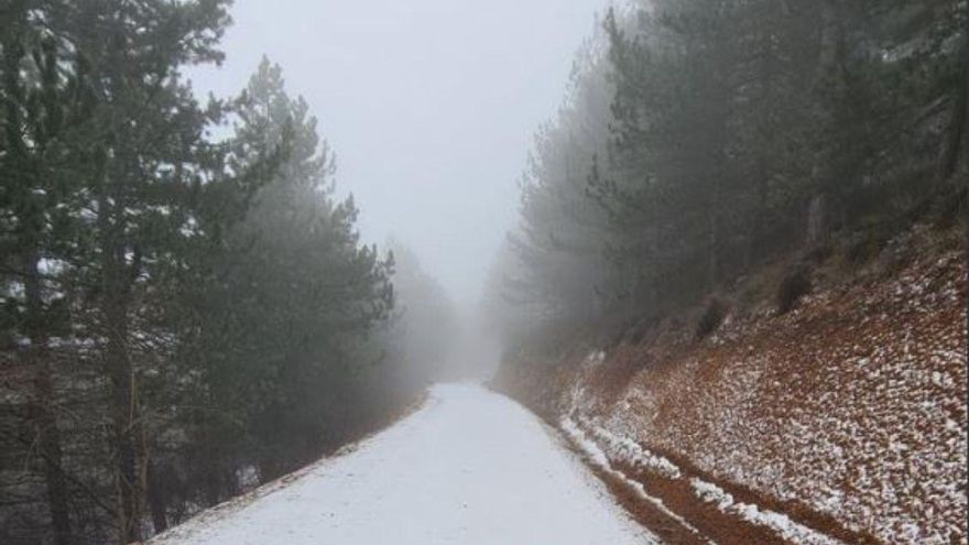 La nieve llega a la provincia de Alicante: la sierra de Aitana se viste de blanco
