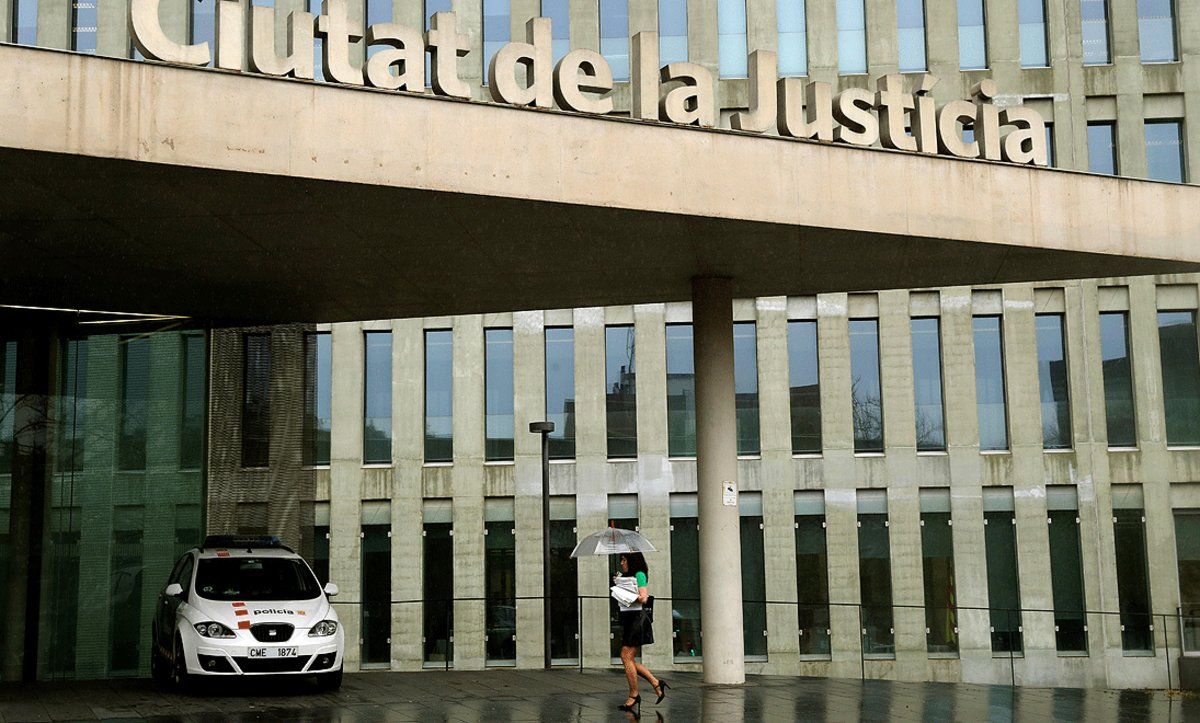 Exterior de la Ciutat de la Justícia de Barcelona.