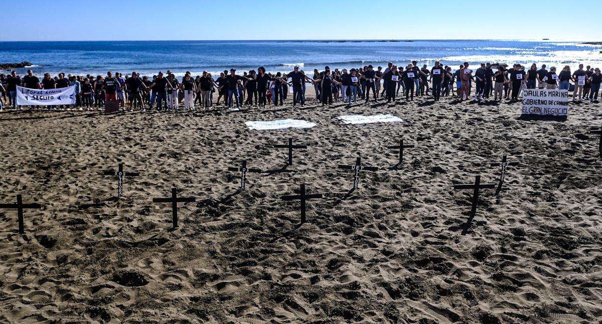Manifestación contra las jaulas marinas en la costa de Telde