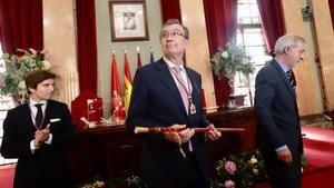 Ballestas, con el bastón de mando como nuevo alcalde de Murcia.