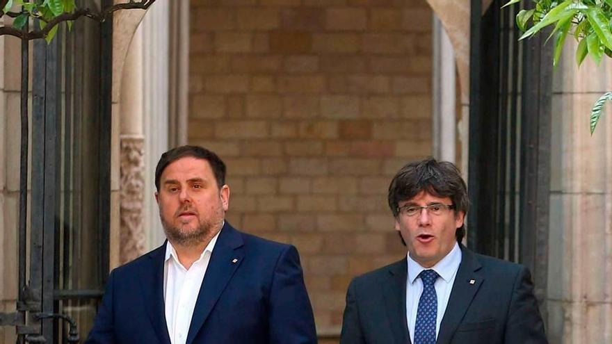 Junqueras y Puigdemont, saliendo de la reunión del Ejecutivo catalán.