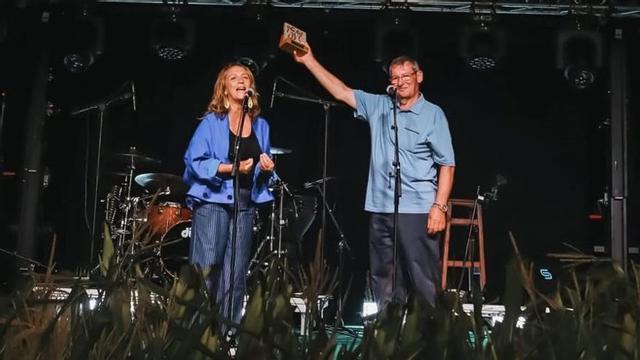 Entrega del premio a Joaquín Espiño. | FÁTIMA SEIJO FOTOGRAFÍA