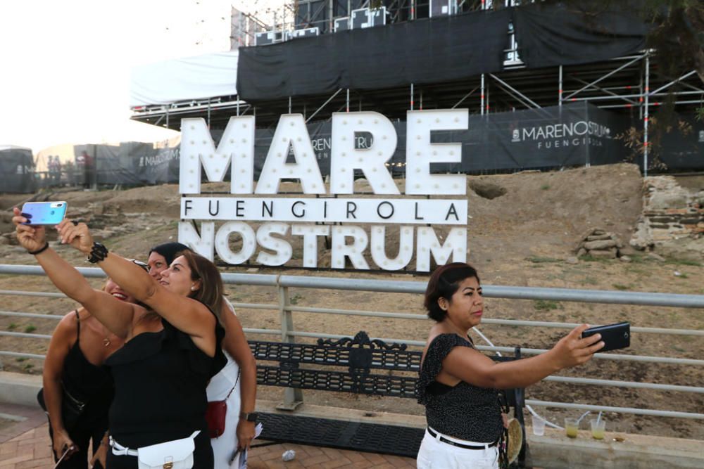 Gran expectación ante el único concierto de Jennifer Lopez en España. Se han formado largas colas hasta la apertura de las puertas del recinto del Marenostrum Castle Park, escenario del concierto.