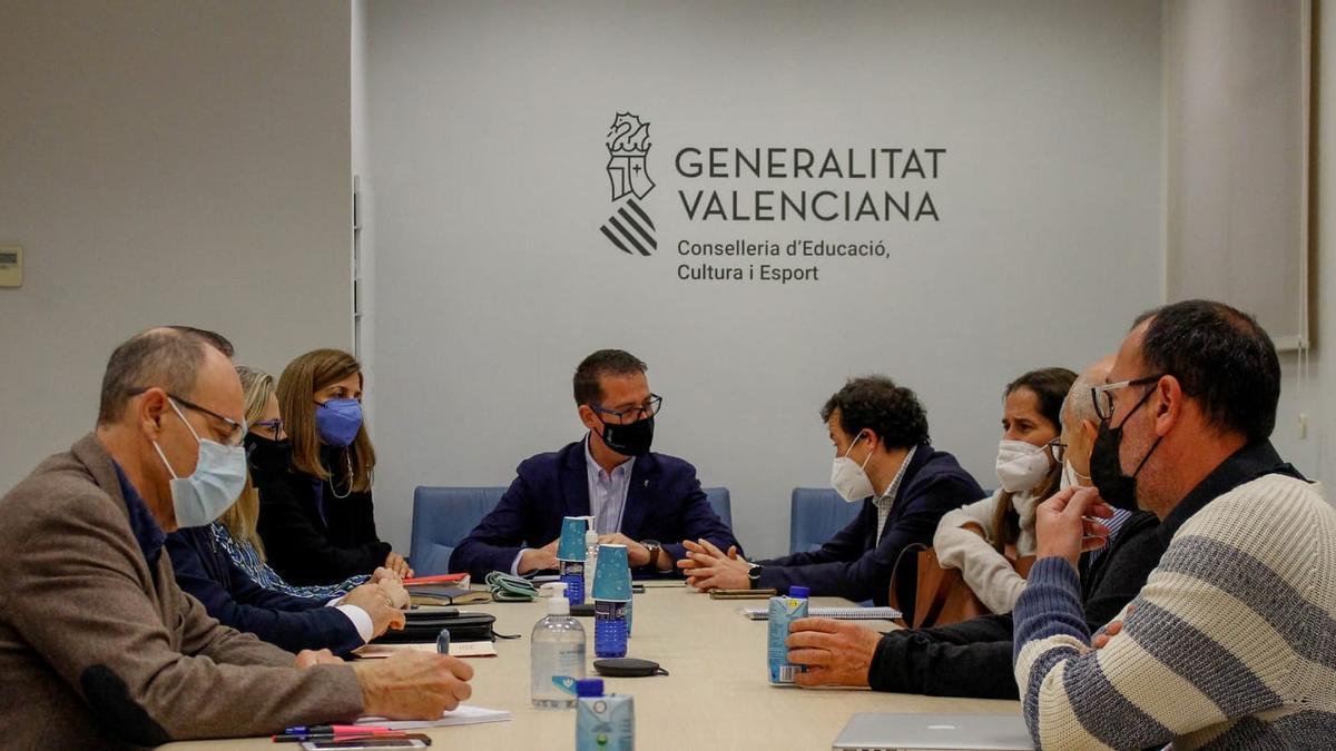 La reunión se ha celebrado en la Conselleria de Educación.