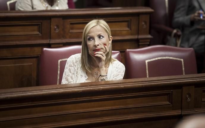 Pleno en el Parlamento de Canarias