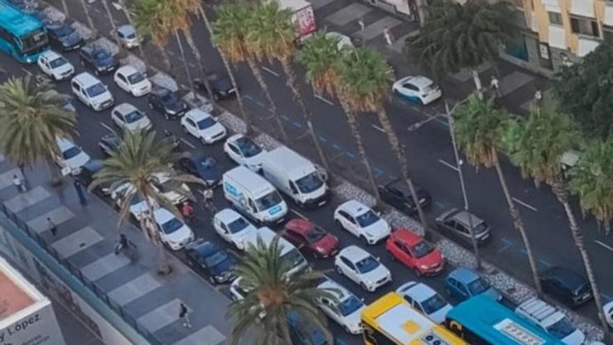 Retenciones en el acceso al túnel de Julio Luego y zonas aledañas por el cierre del viaducto del Guiniguada hacia el sur