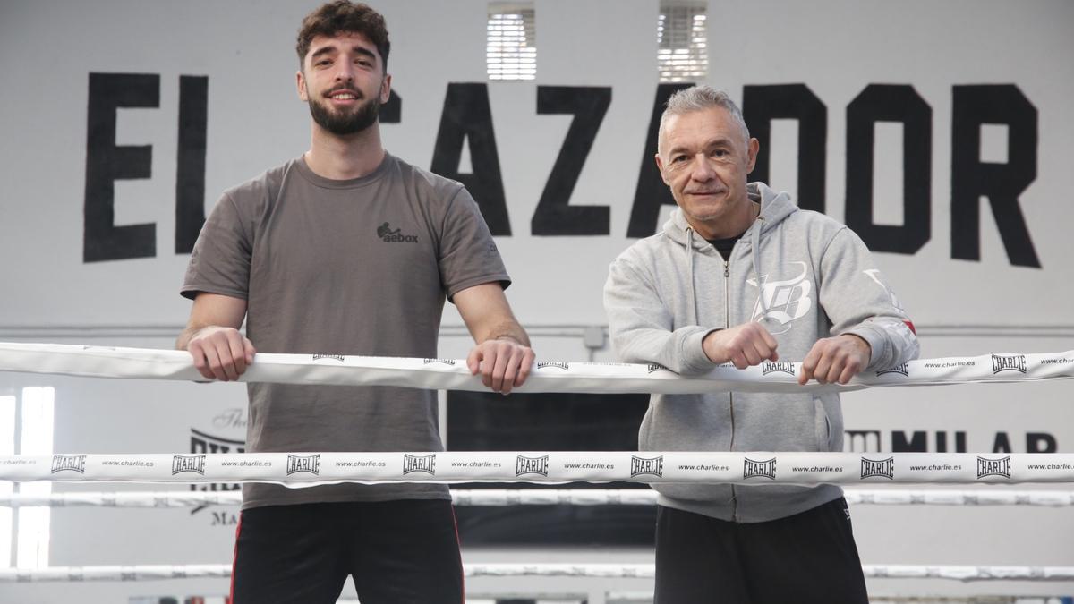 José Luis Navarro Jr. y su padre en el gimnasio El Cazador.