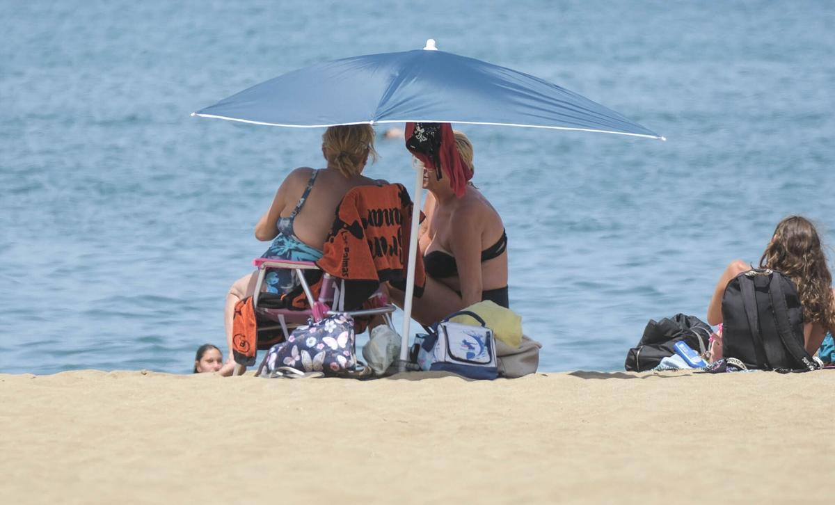 Calor en la playa de Alcaravaneras (07/07/26)