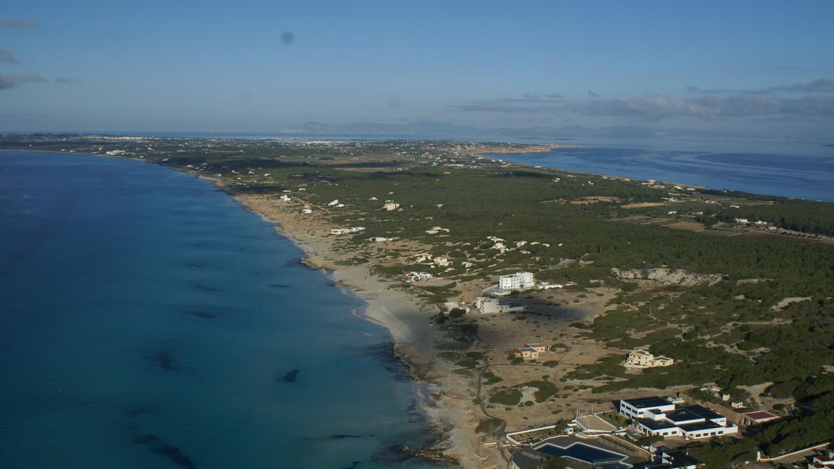 Vista aérea de la costa de Migjorn, en Formentera.