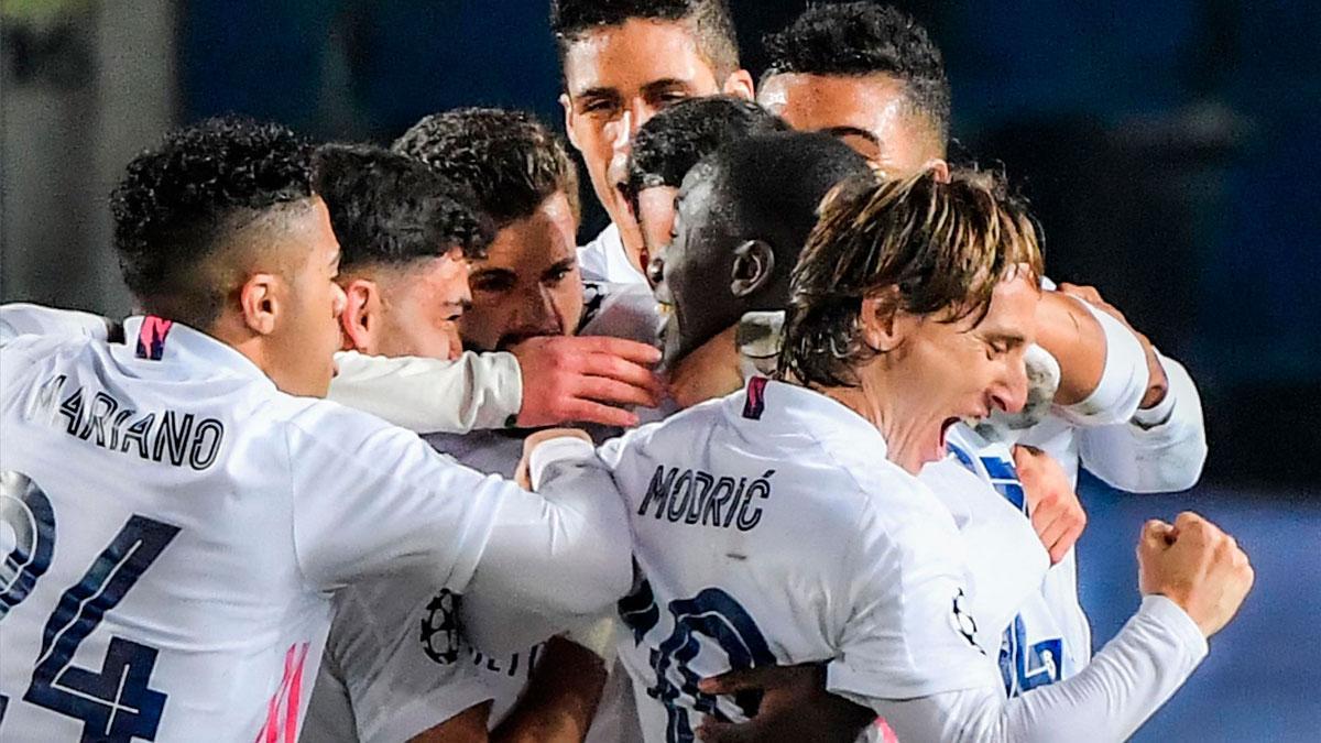 El Real Madrid gana con polémica en Bérgamo