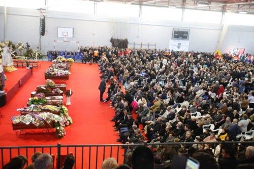 Los Reyes presiden el funeral por las víctimas de Bullas del accidente de Cieza