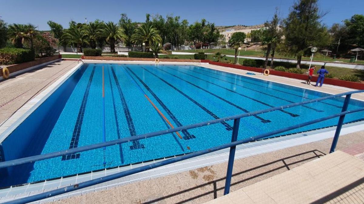 El vaso grande de las piscinas municipales de San Crispín en Elda, en una imagen de archivo.