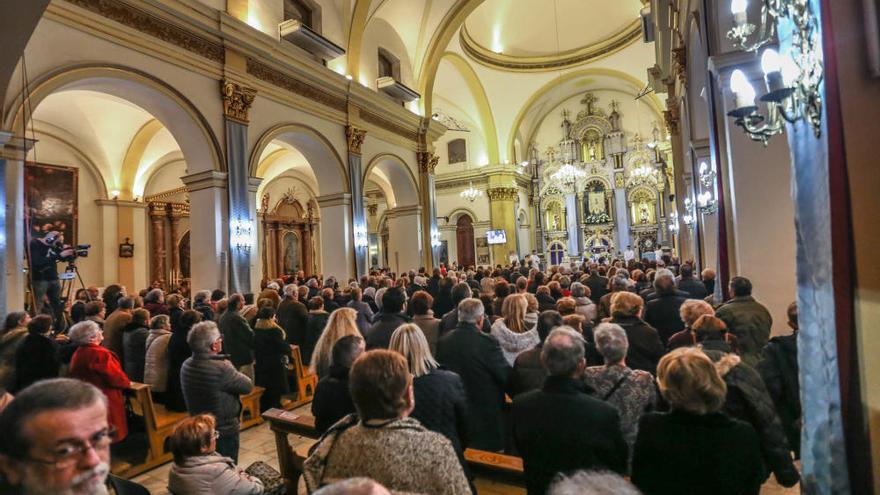 La patrona, a hombros de su pueblo