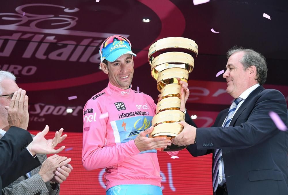 El ciclista del Astana se adjudicó su segundo Giro de Italia en la etapa que finalizó en Turín y que ha cerrado esta edición de la ronda italiana.