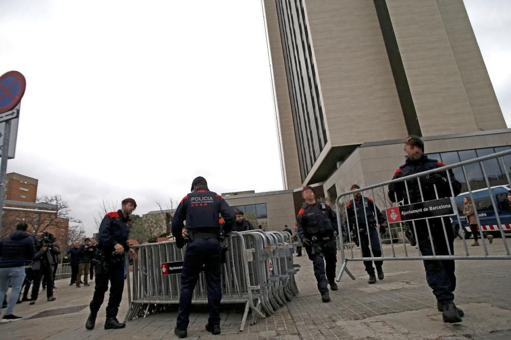 Dispositiu policial als voltants del Camp Nou