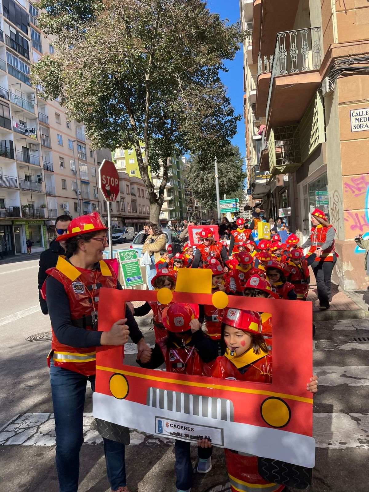 GALERÍA | El Sagrado Corazón homenajea a los trabajadores esenciales en carnaval